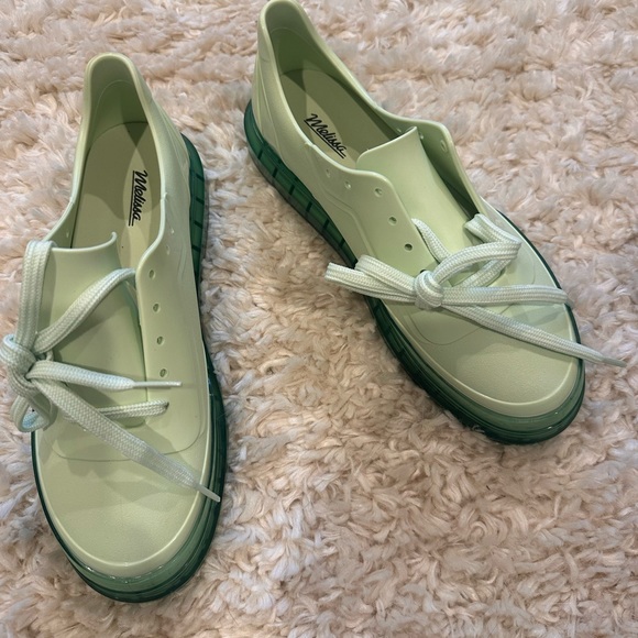 New in Box - Melissa Classic Sneaker - jelly sneaker - Picture 3 of 7